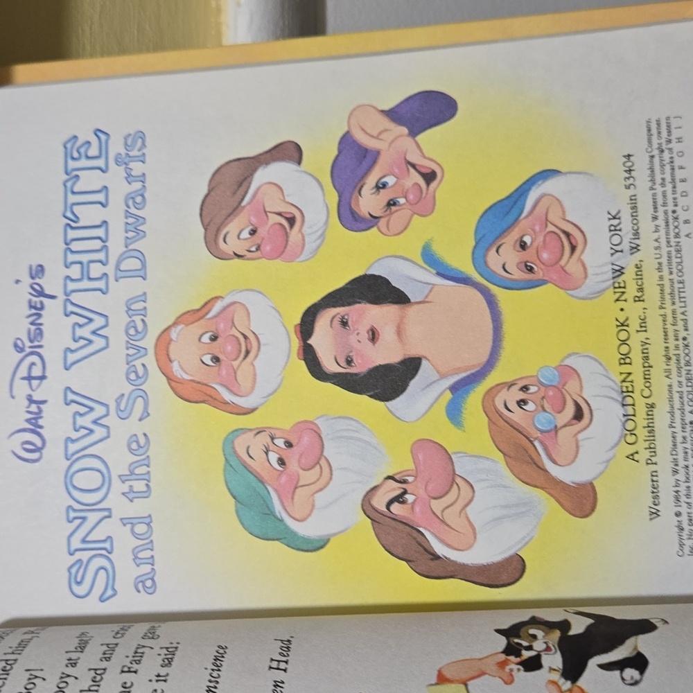 Disney Friends Storybook with Snow White, Bamby, Pinocchio, and Cindirella - Picture 5 of 8